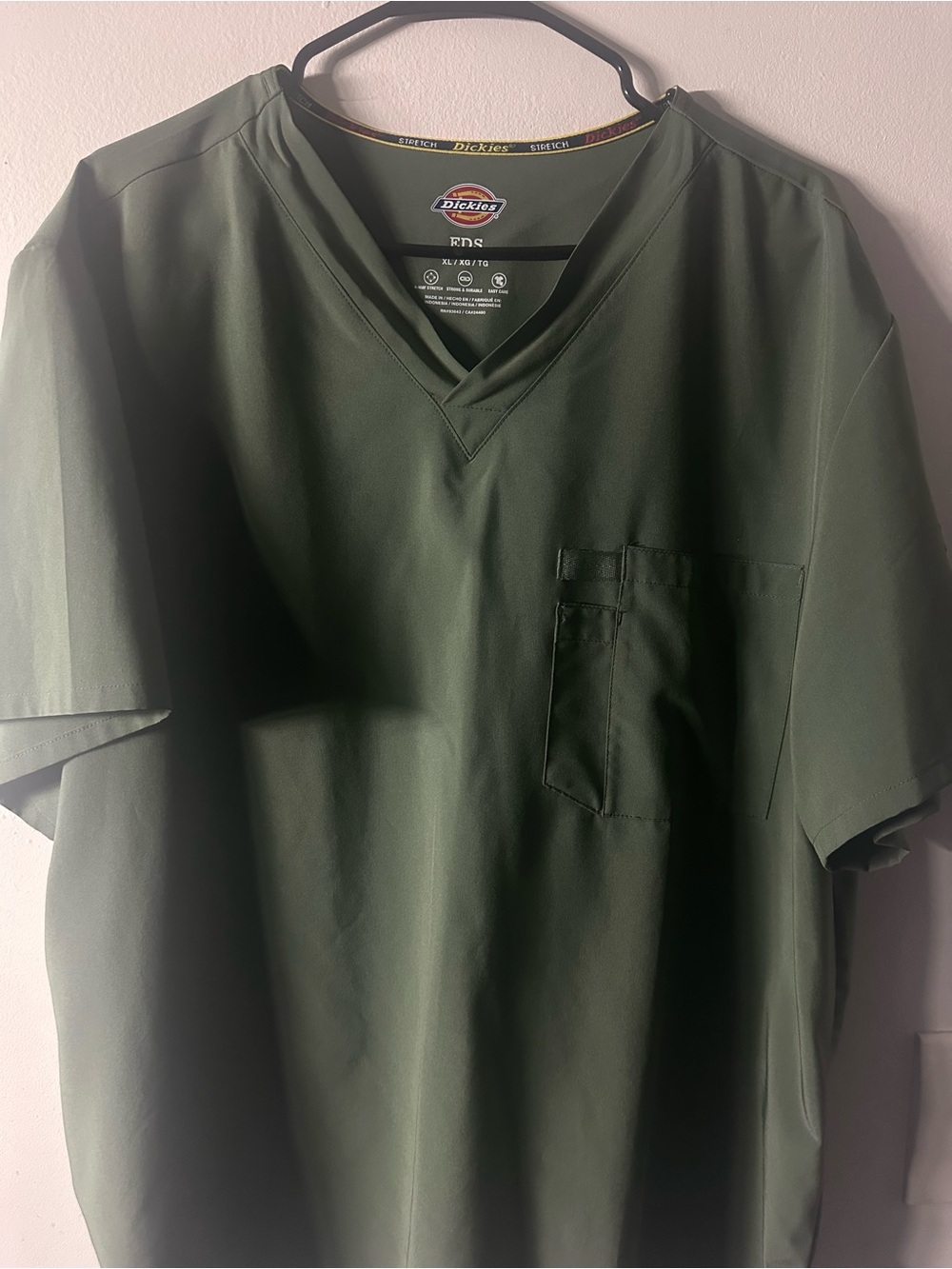 Dickies Men’s Scrub Top and Bottom Set Olive Green
